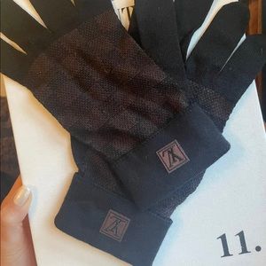 Louis Vuitton gloves